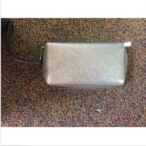 MICHAEL KORS VOYAGER EAST WEST TOTE + WALLET - Picture 8 of 8